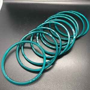 Set of 9 turquoise glass bangles
